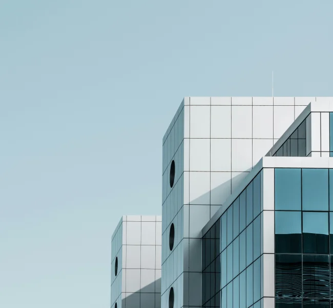 Moderne Büroimmobilien mit Glasfassade